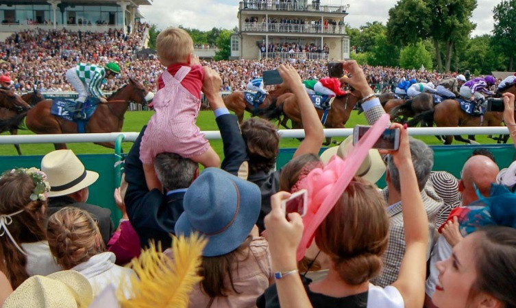 Prix de Diane Longines 2024 : concert, pique-nique chic et élégance à l’Hippodrome de Chantilly