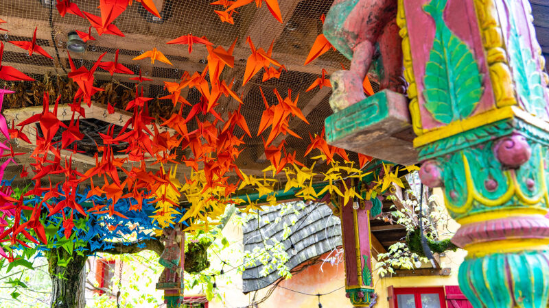 Le Moulin Jaune en week-end Hippies Flowers : une évasion bohème insolite et colorée