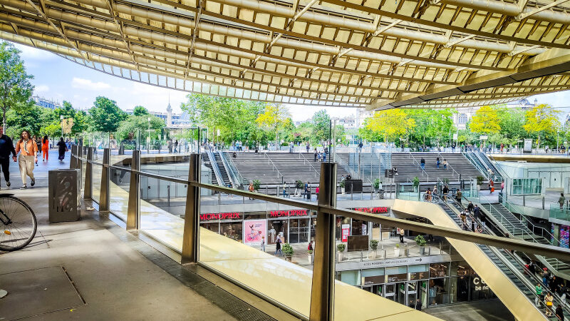 Nuit blanche 2024 sous la Canopée des Halles : show cosmique et piste de danse électro à Paris