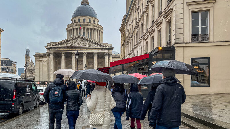 Le saviez-vous ? la RATP prête des parapluies gratuitement