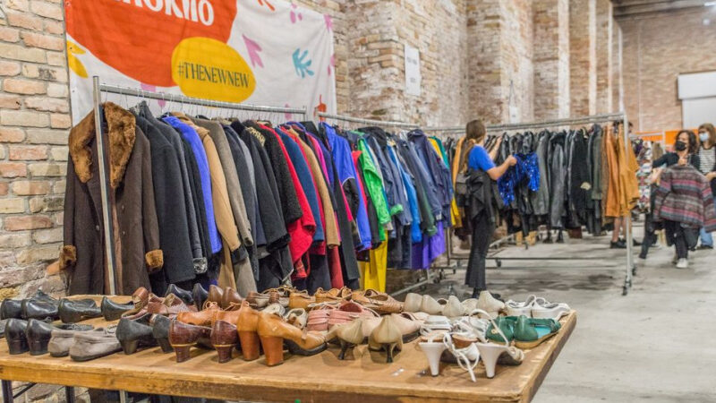 Un pop up store de vêtements vintage et de seconde main esprit années 2000 à partir de 5€, à Paris !