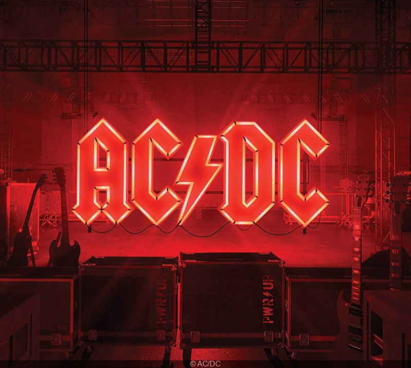 AC/DC : le « High Voltage Dive Bar » s’installe à Paris cet été