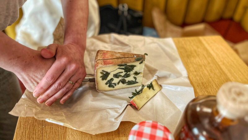 Séance de dégustation et d’olfaction lors d’ateliers sensoriels autour d’aliments