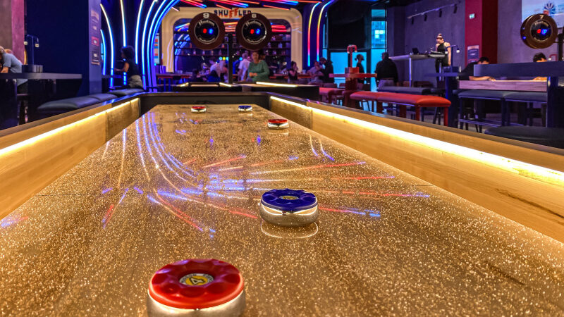 Shuffled : notre test de l’enseigne de shuffleboard à Boom Boom Villette – date d’ouverture