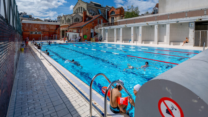 Singing in the pool : un opéra au bord de la piscine de la Butte aux Cailles, en maillot de bain