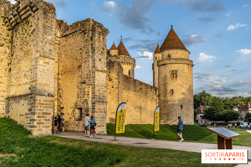 Noël en danger au château de Blandy-les-Tours ! Saurez-vous le sauver ?