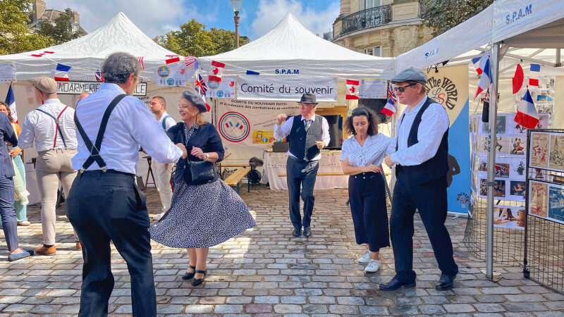 Paris vaut bien une fête : nos photos du festival populaire avec banquet, bals et village historique