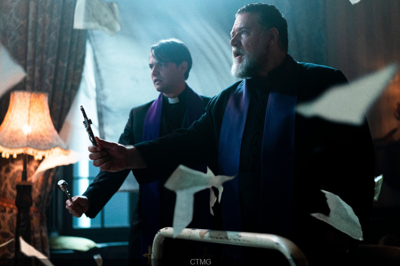 L’Exorciste du Vatican : Russell Crowe dans un film d’horreur terrifiant disponible sur Prime Video