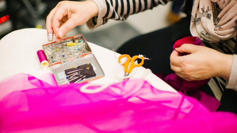 Octobre rose 2024 à l’Institut Curie : participez au défi 20 000 pochettes pour Curie