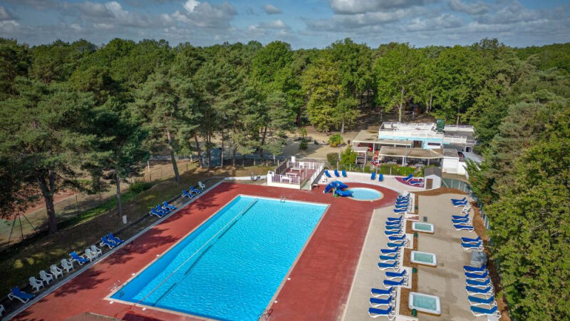 Héliomonde, l’unique camping naturiste d’Île-de-France, pour un séjour nature à Saint-Chéron (91)