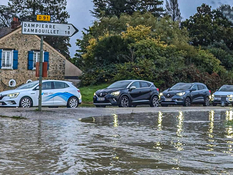 Inondations dans les Yvelines : Routes coupées et perturbations après de fortes pluies