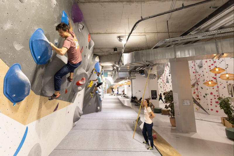 Climb Up Paris – Porte d’Italie : la plus grande salle de blocs et de voies de Paris