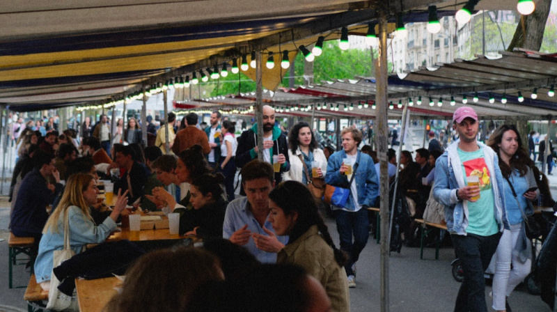 Le food market de Belleville célèbre le Beaujolais Nouveau 2024