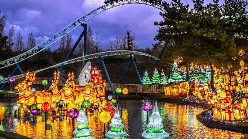 Noël au Parc Astérix 2024-2025 : parcours lumineux, patinoire, marché de Noël et glissade d’Obélix