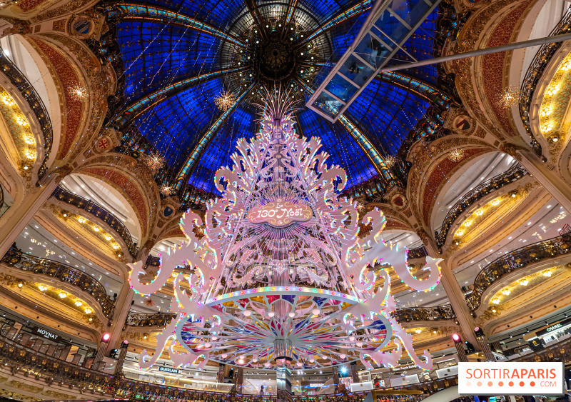 Inauguration des vitrines et du sapin de Noël des Galeries Lafayette 2024 avec Vianney en showcase