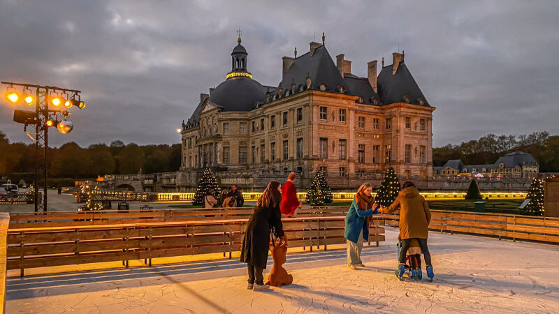 Noël 2004 au Château de Vaux-le-Vicomte : une expérience magique avec une patinoire – nos photos