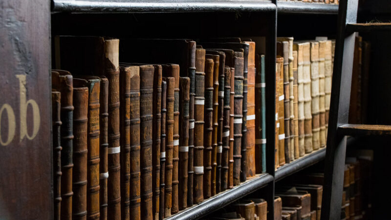 PAGE(S : le salon de la bibliophilie et des livres d’artistes au Palais de la Femme