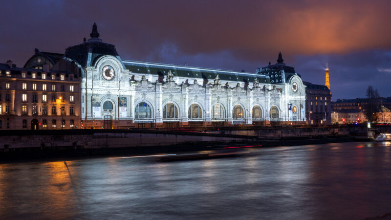 Caillebotte en Lumière, le spectacle gratuit de vidéo mapping sur la façade du Musée d’Orsay