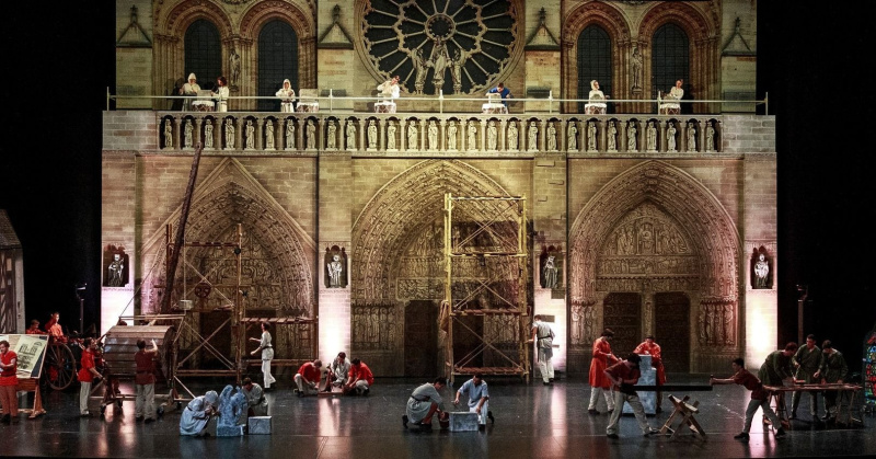 La Dame de Pierre  le spectacle rendant hommage à la cathédrale Notre-Dame de Paris