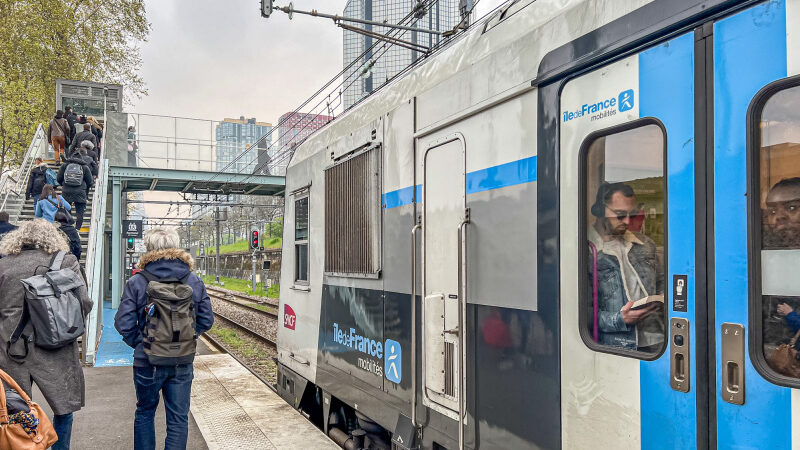 RER C et E : Perturbations majeures après une chute d’arbre et une panne d’aiguillage