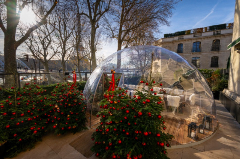 Monsieur Bleu dévoile sa terrasse hivernale avec bulle transparente face à la Tour Eiffel