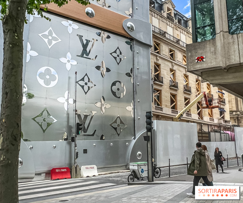 Paris : la « malle géante » de Louis Vuitton sur les Champs-Élysées face à une menace judiciaire ?