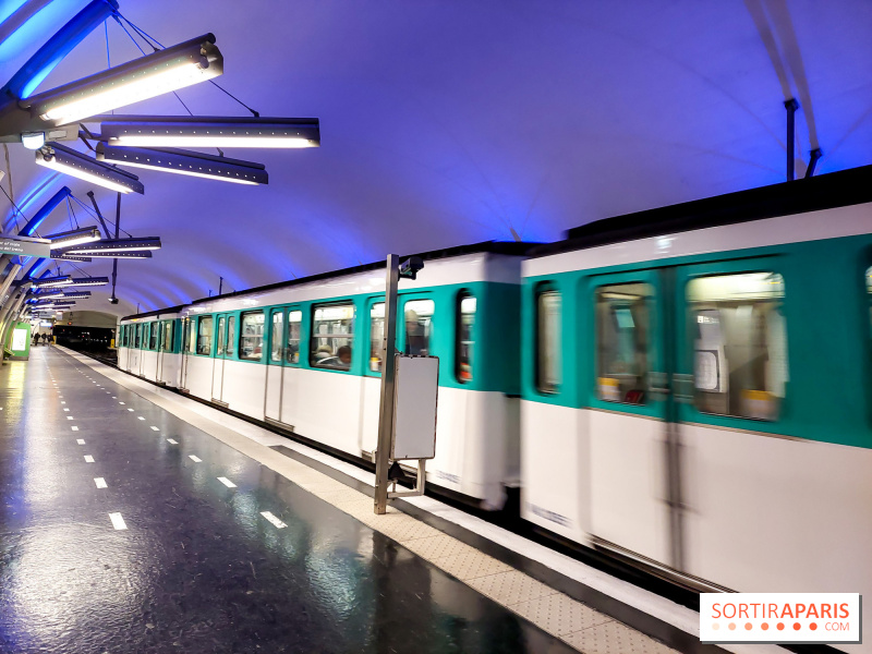 Animations de Noël dans le métro : la station Glacière se transforme en station de ski