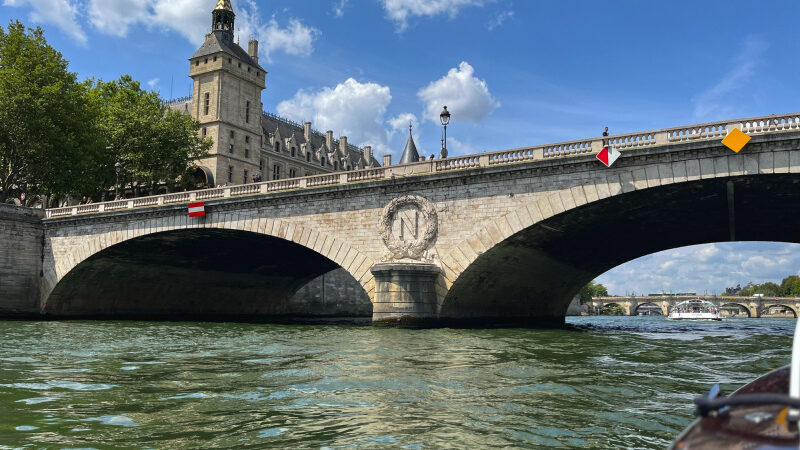 JR va transformer le Pont Neuf en grotte éphémère en hommage à Christo et Jeanne-Claude